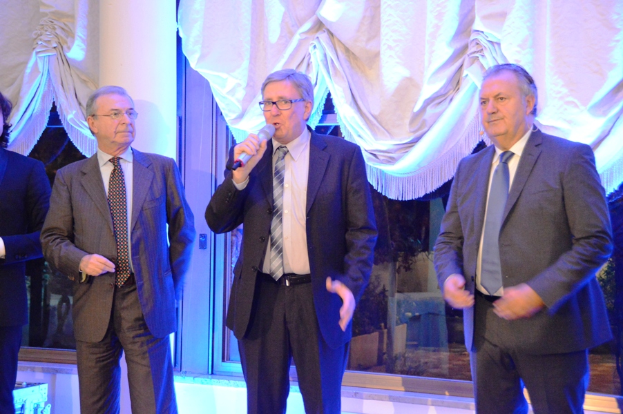 Da sinistra il presidente della BPA Mariotti, il responsabile del Progetto Luce Bondi e il giornalista Carloni