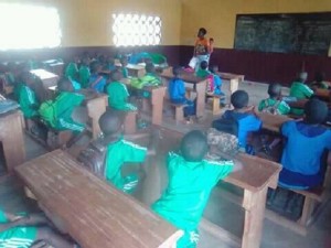 I primi bambini che frequentano la scuola (2)