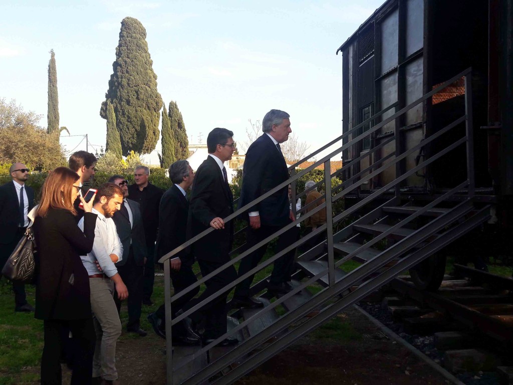 Il presidente del Parlamento europeo Antonio Tajani visita il Memoriale di Semi di Pace